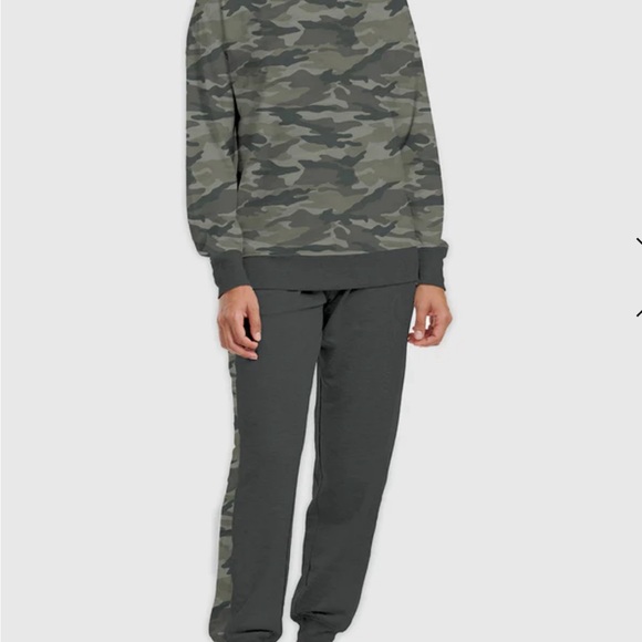 Splendid camo two-piece PJ set - Picture 2 of 5